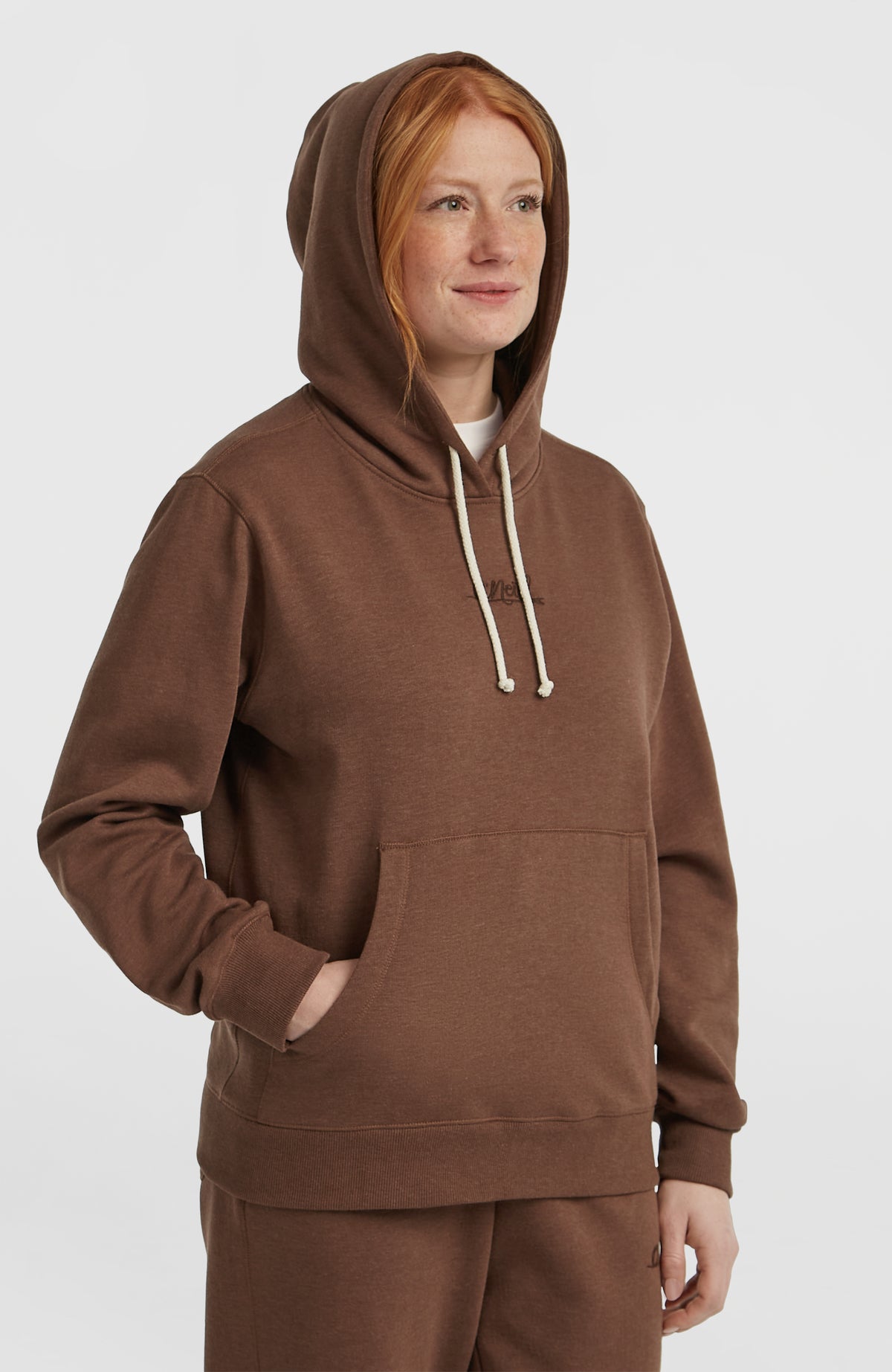 Sweat à capuche Essentials Script | Hazel Spice