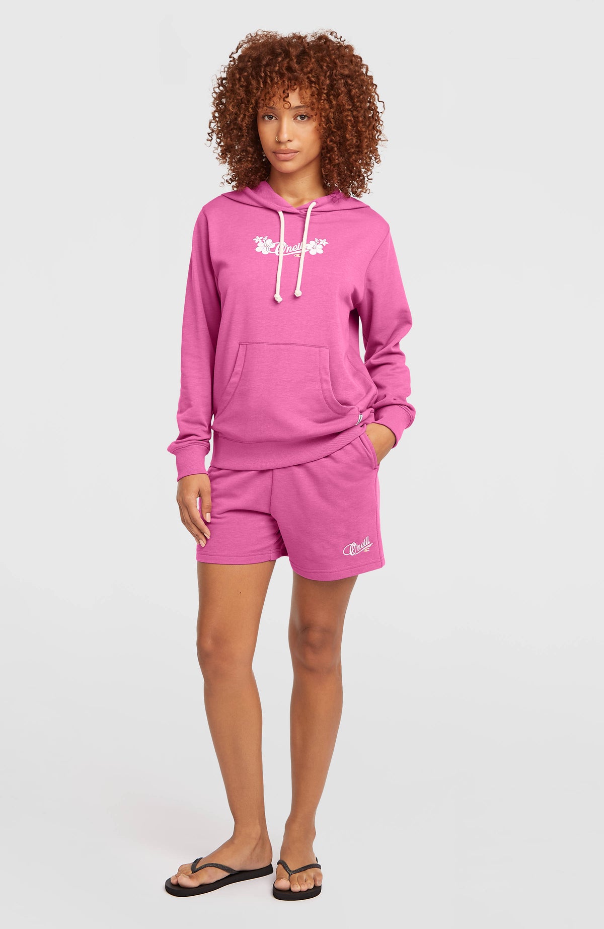 Sweat à capuche Essentials Script | Electric Fuschia