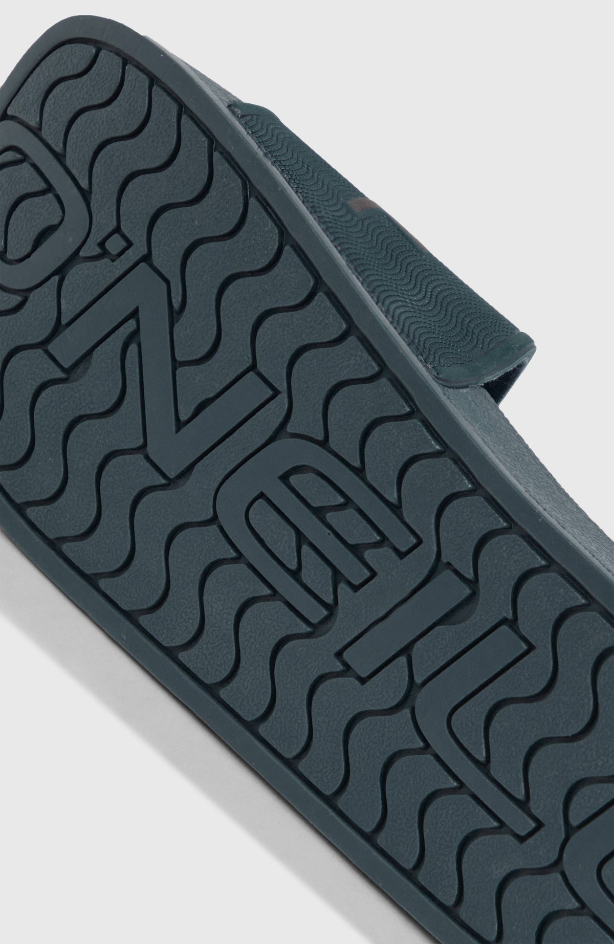 Claquettes Logo | Alma Steel