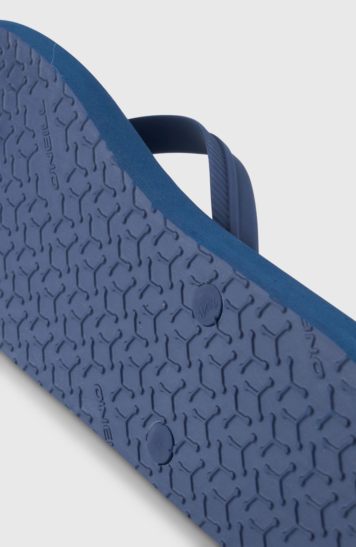 Tongs Profile Small Logo | English Evening