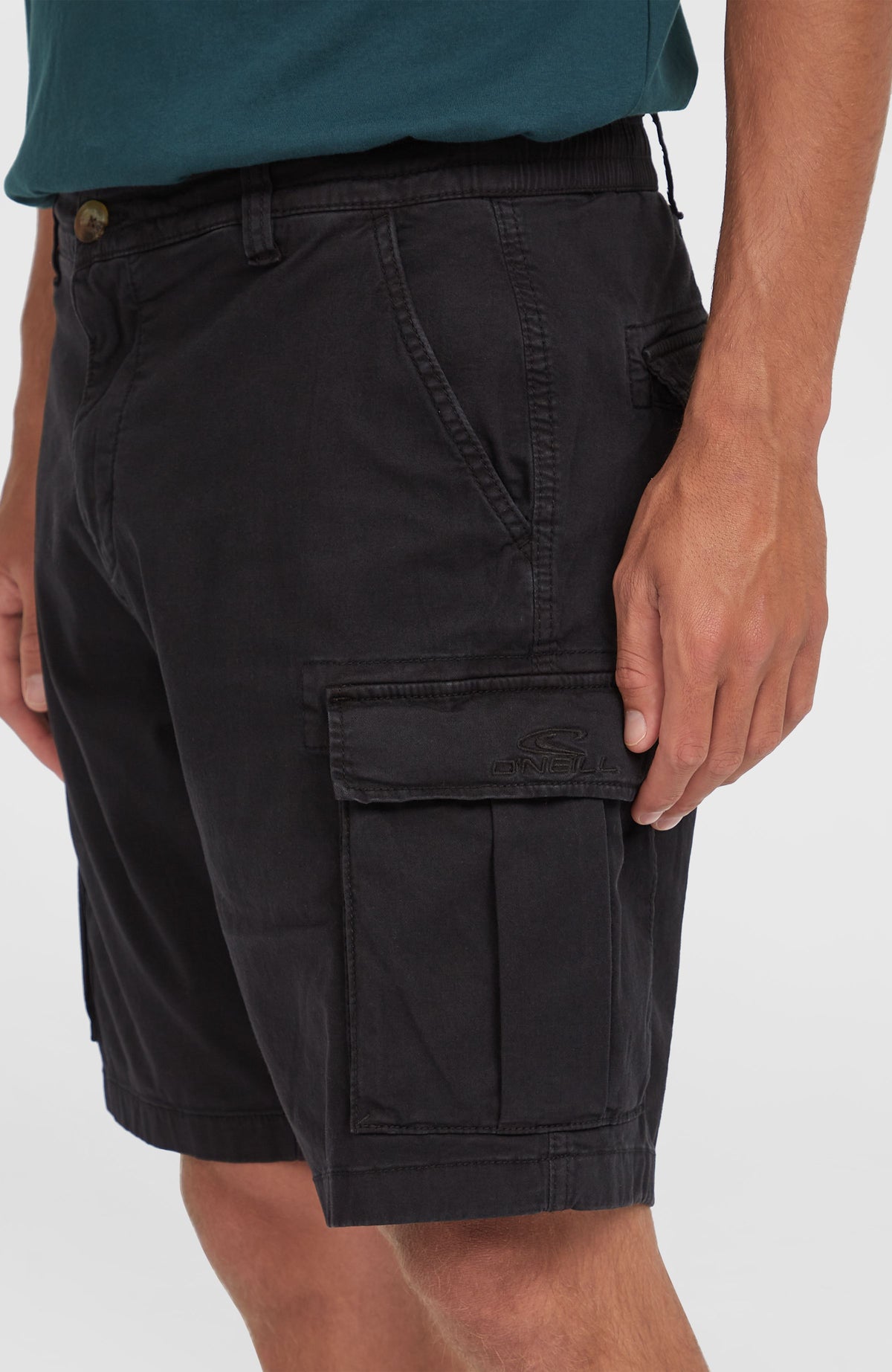Short cargo Essentials | Black Out