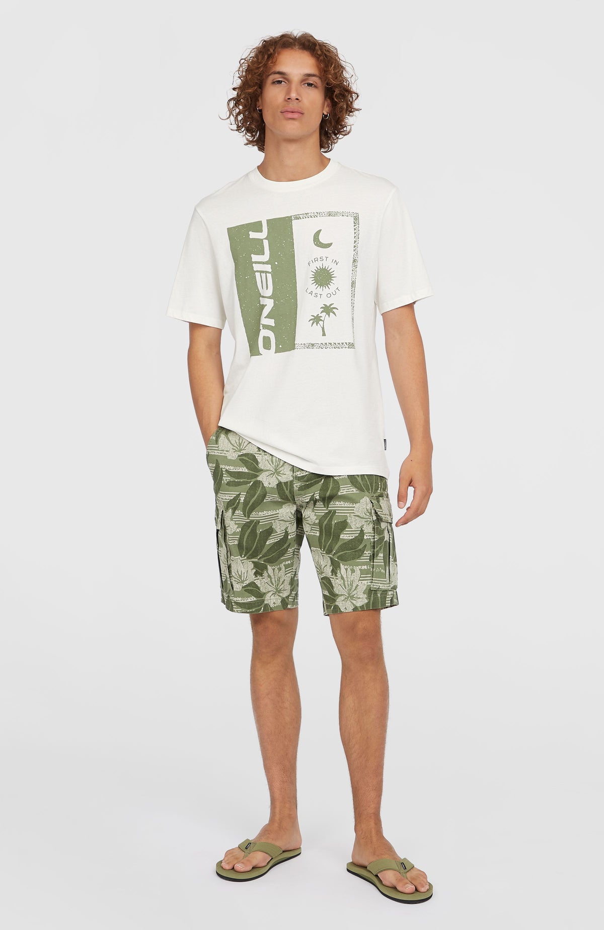 Short cargo Essentials | Green Tonal Dusty Flower