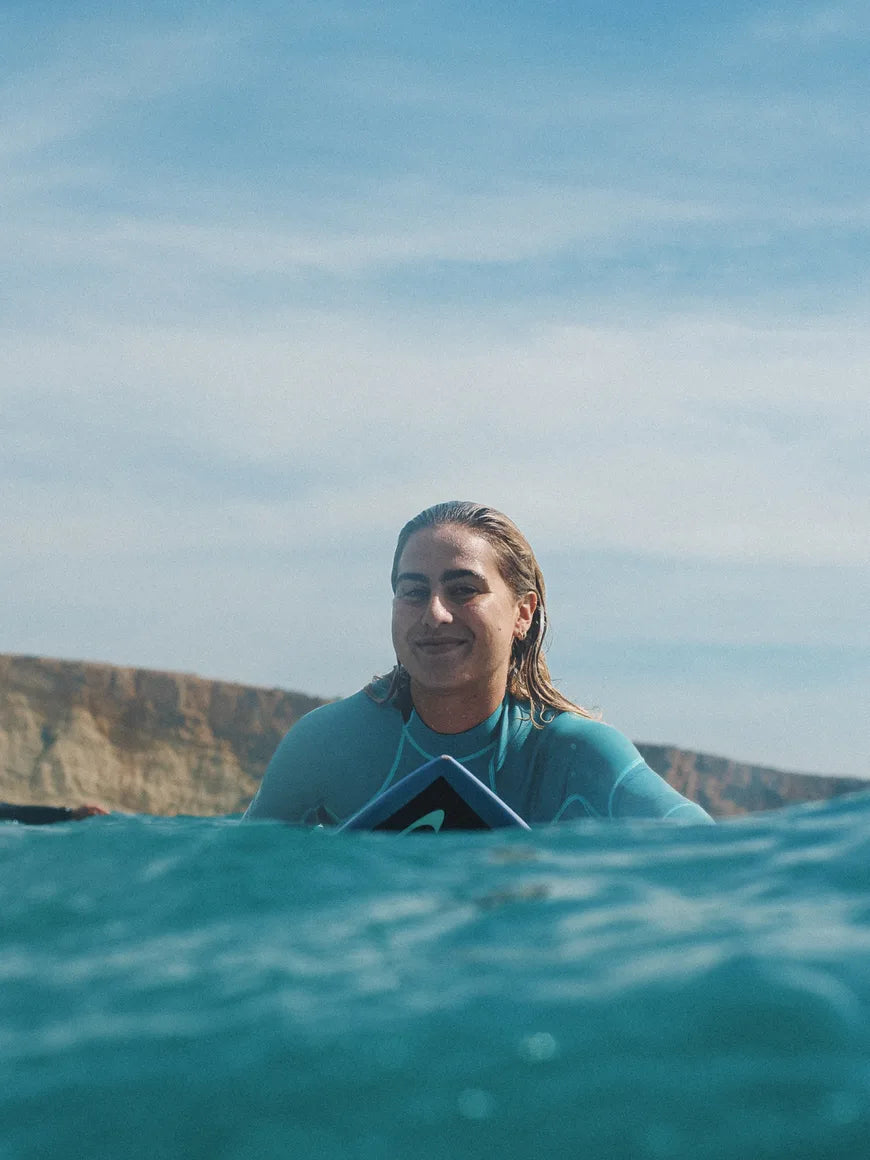 Dis-nous trois choses qui te fontaimer le surf.