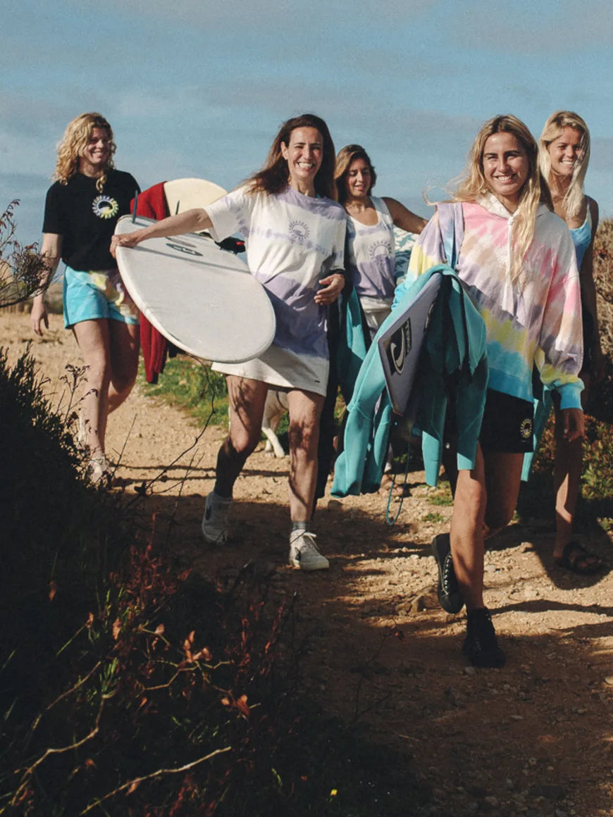 Dis-nous trois choses qui te font aimer le surf.