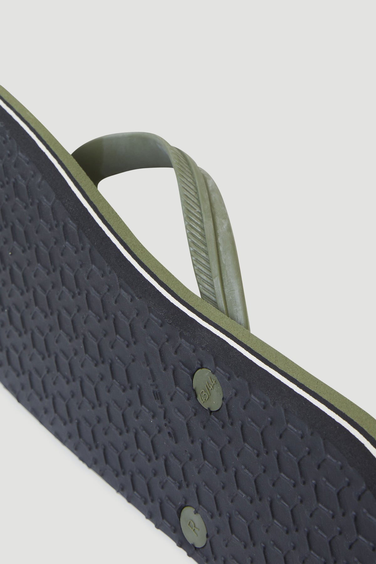 Tongs à logo Profile | Deep Lichen Green