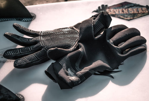 Tout ce que vous devez savoir sur les combinaisons et les accessoires de surf