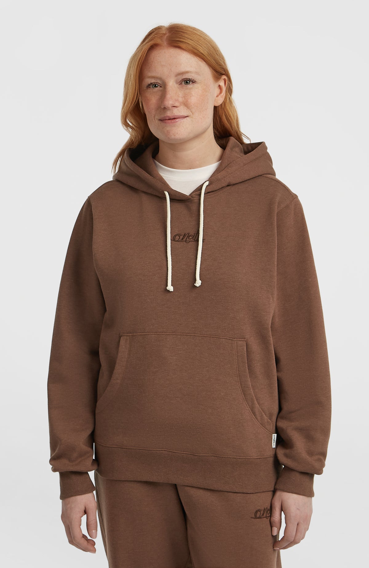 Sweat à capuche Essentials Script | Hazel Spice