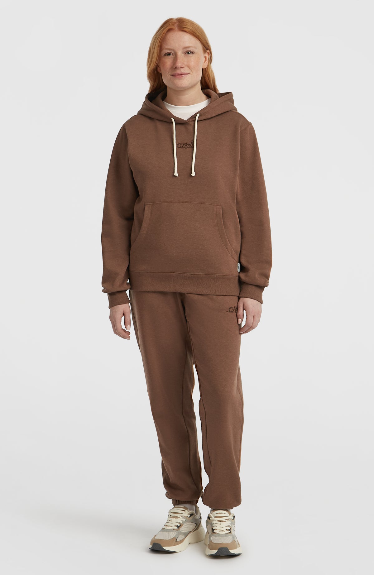 Sweat à capuche Essentials Script | Hazel Spice