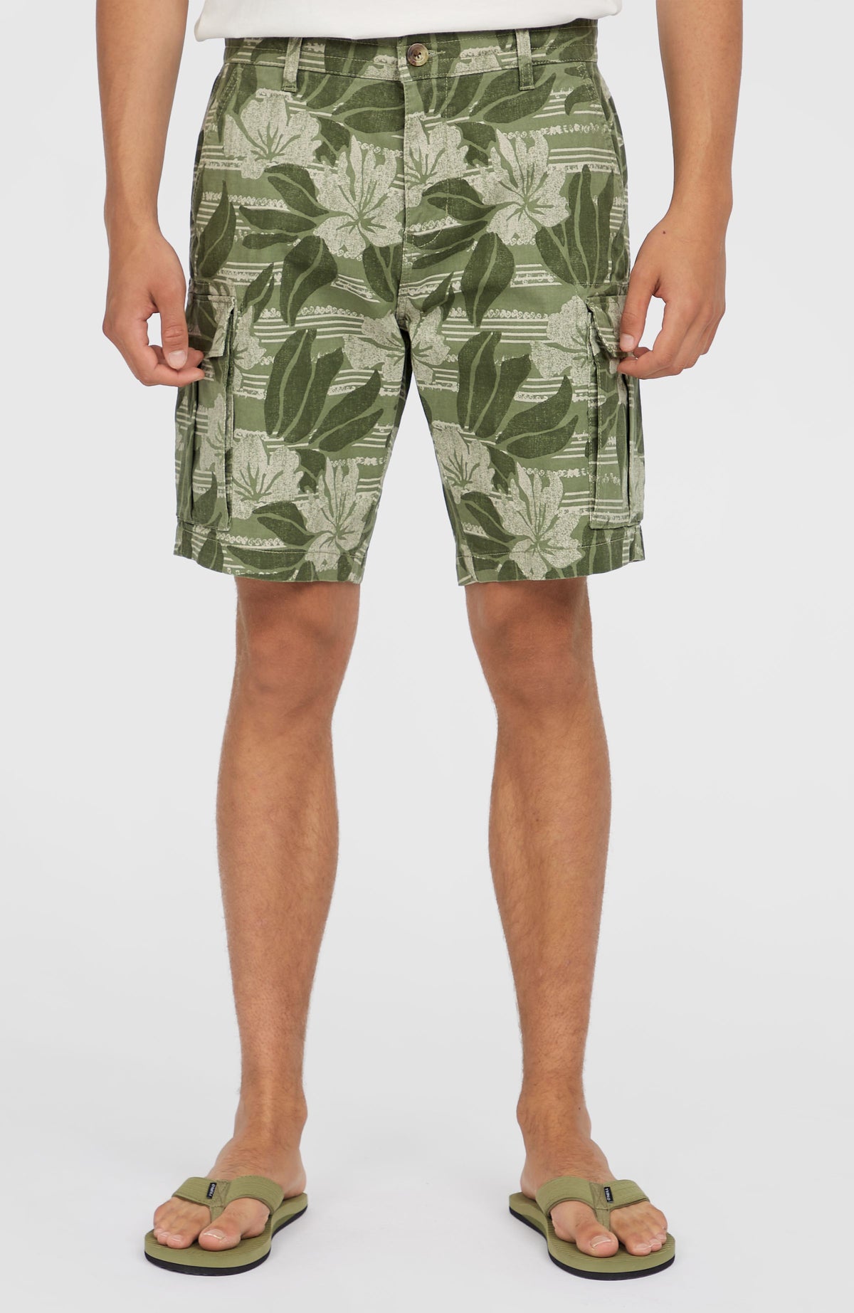 Short cargo Essentials | Green Tonal Dusty Flower