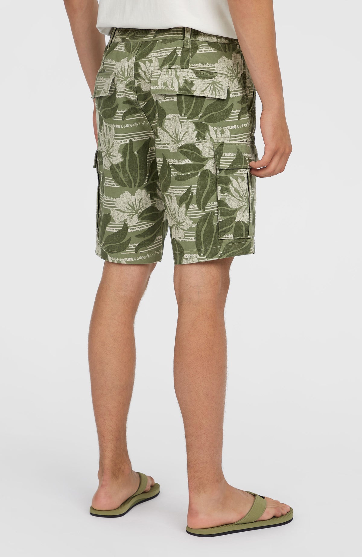 Short cargo Essentials | Green Tonal Dusty Flower