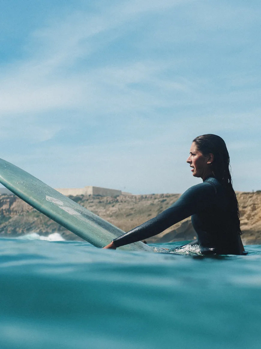 Dis-nous trois choses qui te fontaimer le surf.