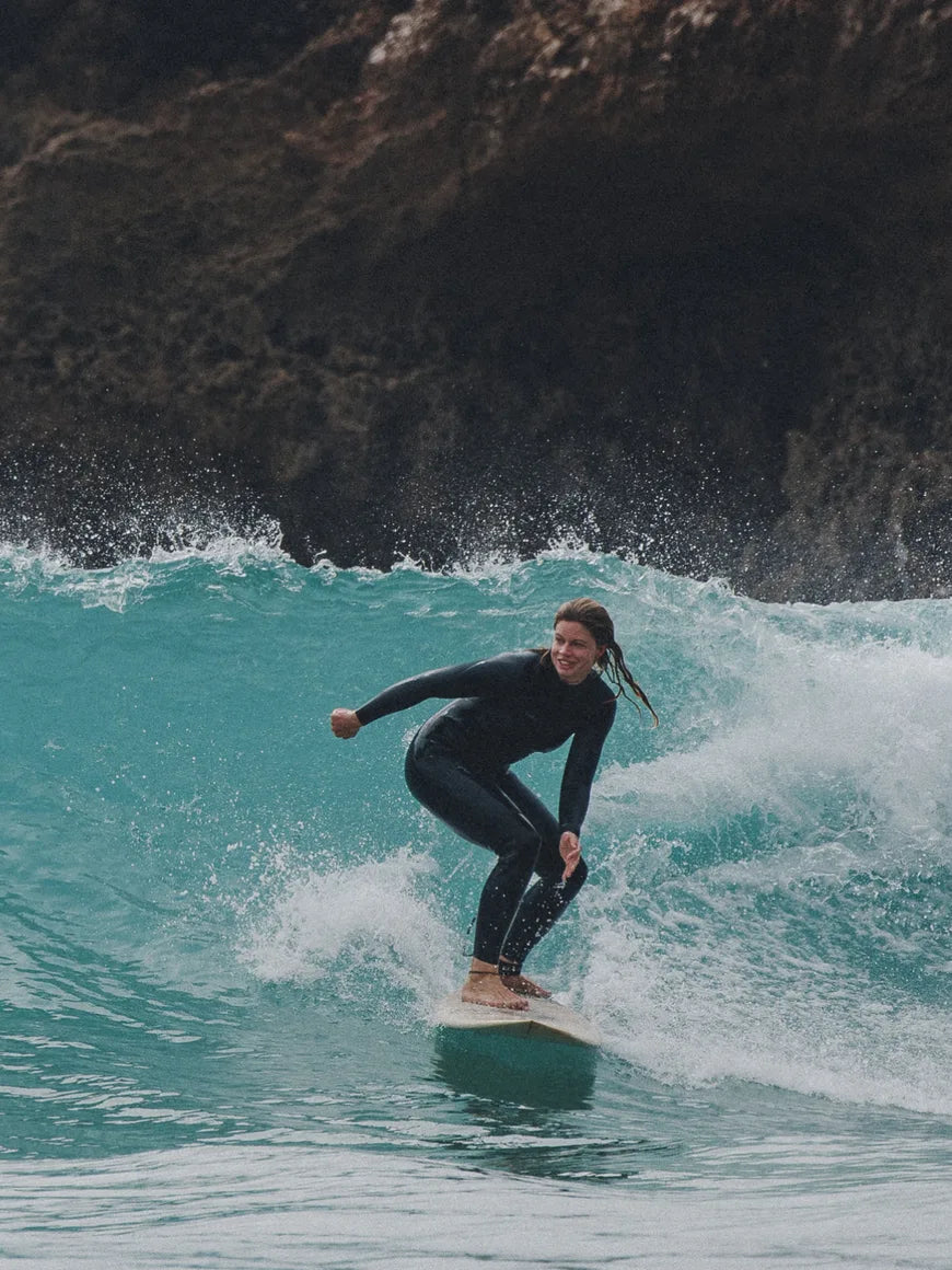 Dis-nous trois choses qui te fontaimer le surf.