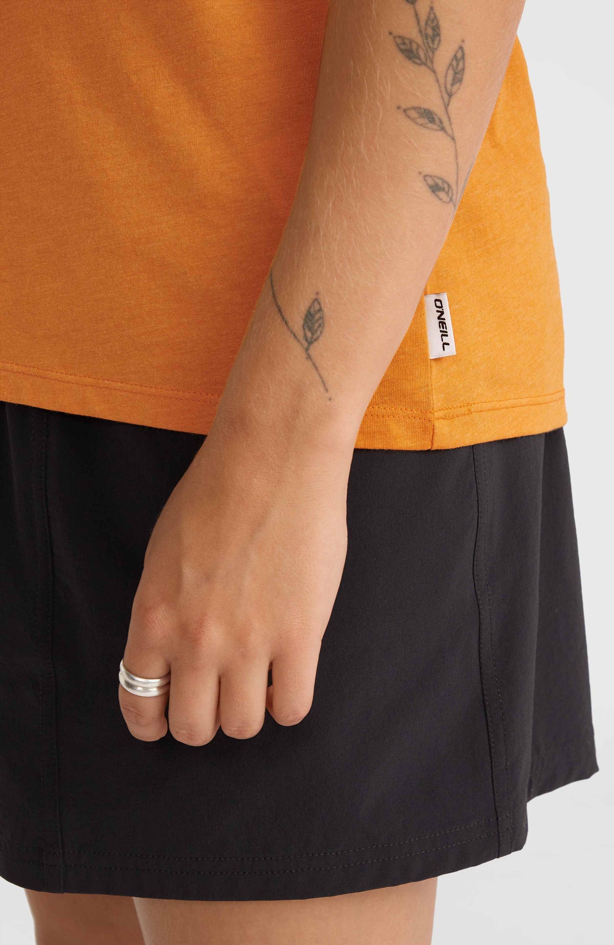 T-shirt Essentials à col V | Nugget